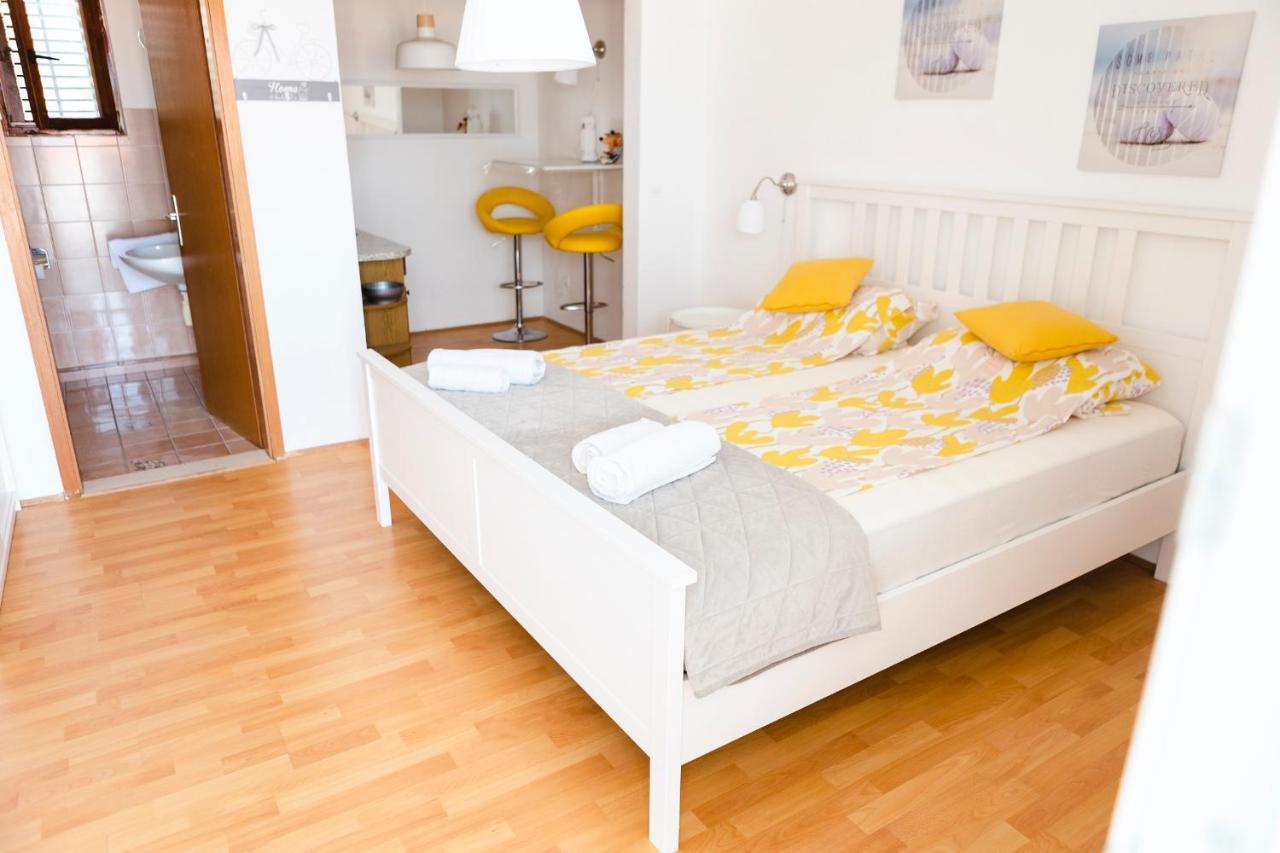 Studio-Appartements Emwey Trogir Exterior photo