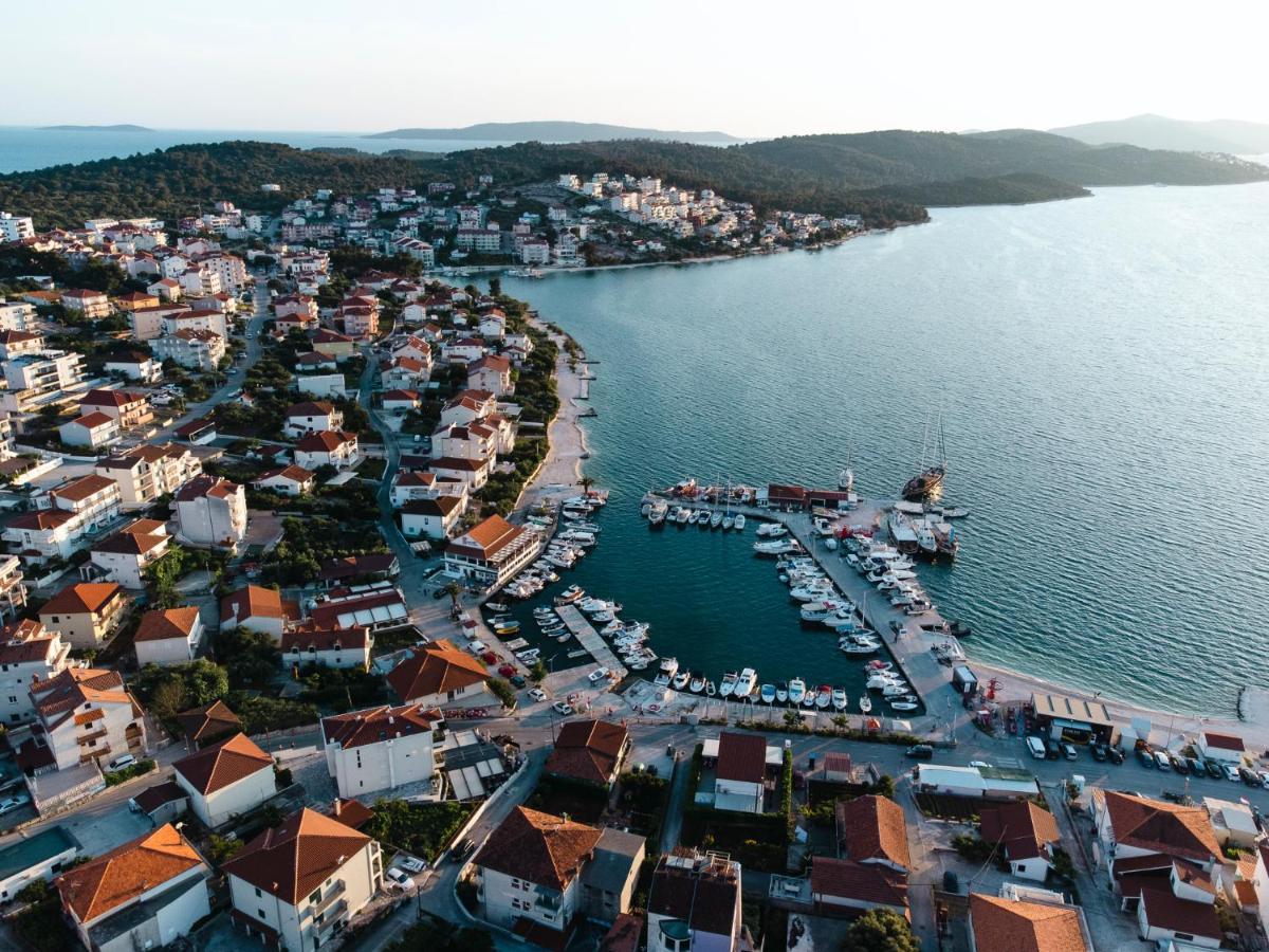 Studio-Appartements Emwey Trogir Exterior photo
