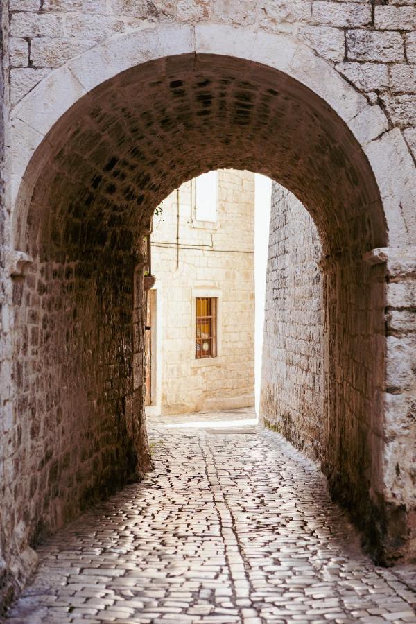 Studio-Appartements Emwey Trogir Exterior photo